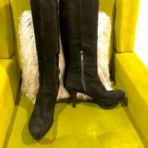 Black suede OTK boots, Great condition, platform heel, 9.5M, Sexy & comfy❣️